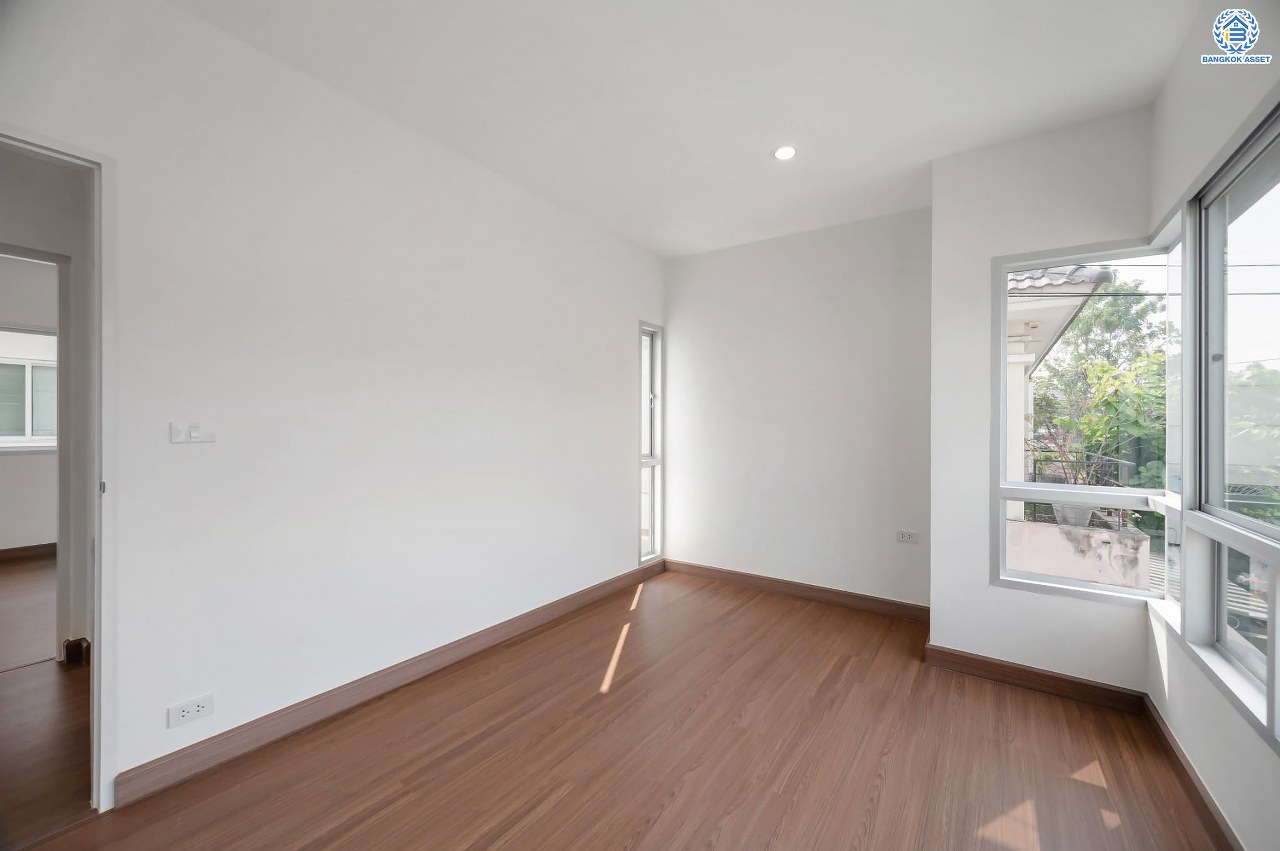 บ้านมือสองตกแต่งใหม่ โครงการ ไลฟ์ บางกอก บูเลอวาร์ด ปิ่นเกล้า-เพชรเกษม หลังมุม สังคมคุณภาพ SC Asset เนื้อที่กว้างกว่า 52.5 ตร.ว ฟังก์ชัน 3 ห้องนอน 3 ห้องน้ำ 2 ที่จอดรถ บนทำเลติดถนนพุทธมณฑลสาย4 ตอบโจทย์กับทุกครอบครัว ใกล้ ม.มหิดล, แหล่งช้อปปิ้ง "เซ็นทรัล ศาลายา", รถไฟฟ้าสายสีน้ำเงิน "สถานีหลักสอง" และทางด่วน "ศรีรัช"